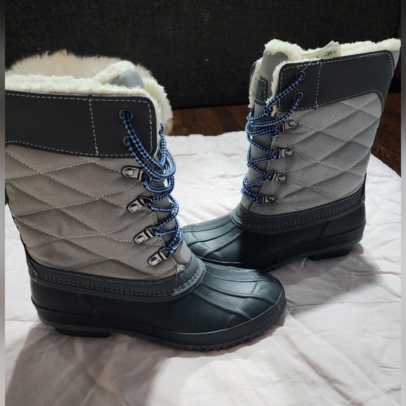 Khombu Shoes - Khombu Women's Gray Quilted Winter Boots 8